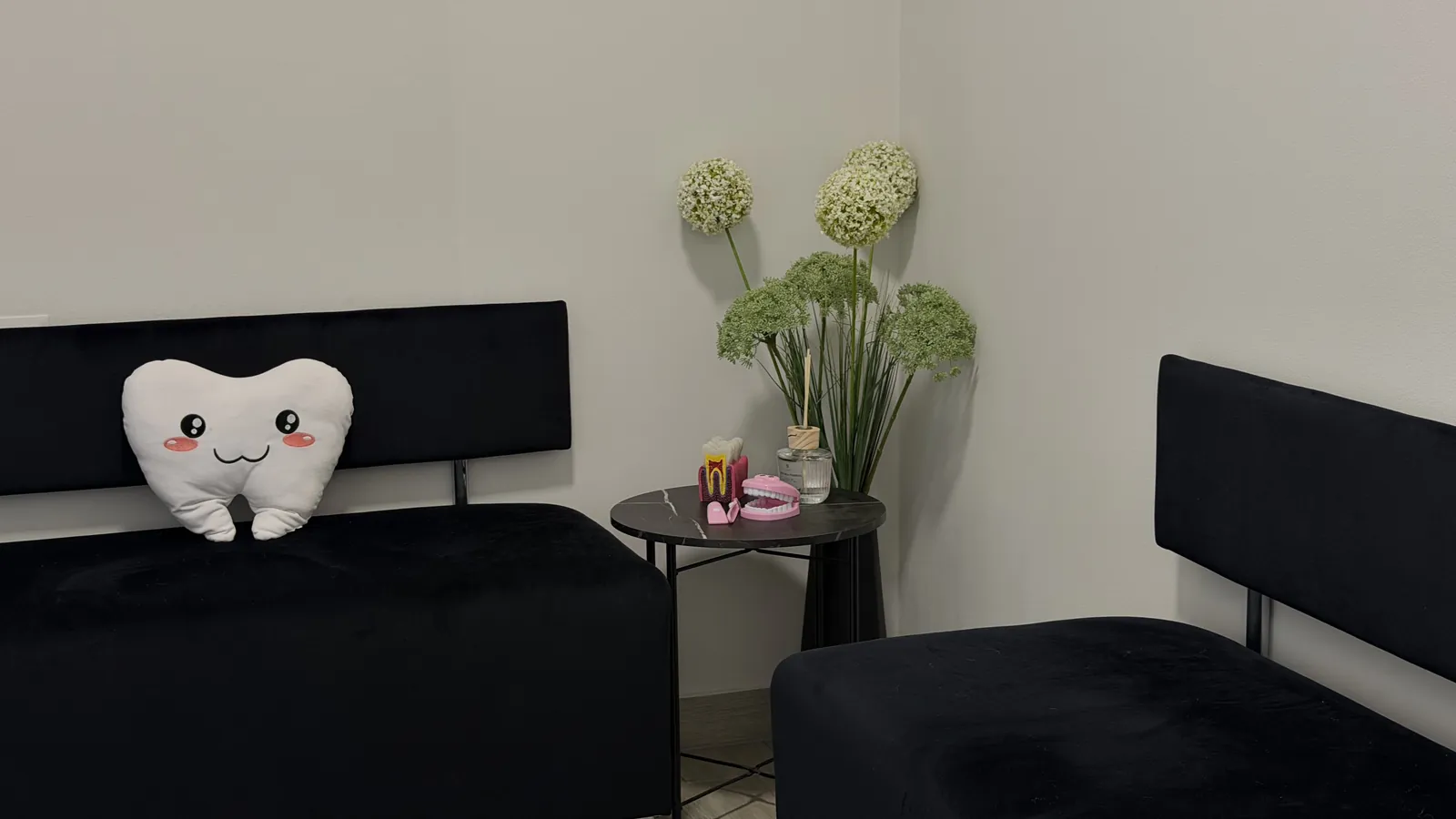 Зона очікування стоматологічної клініки ArSi Dental у Львові
