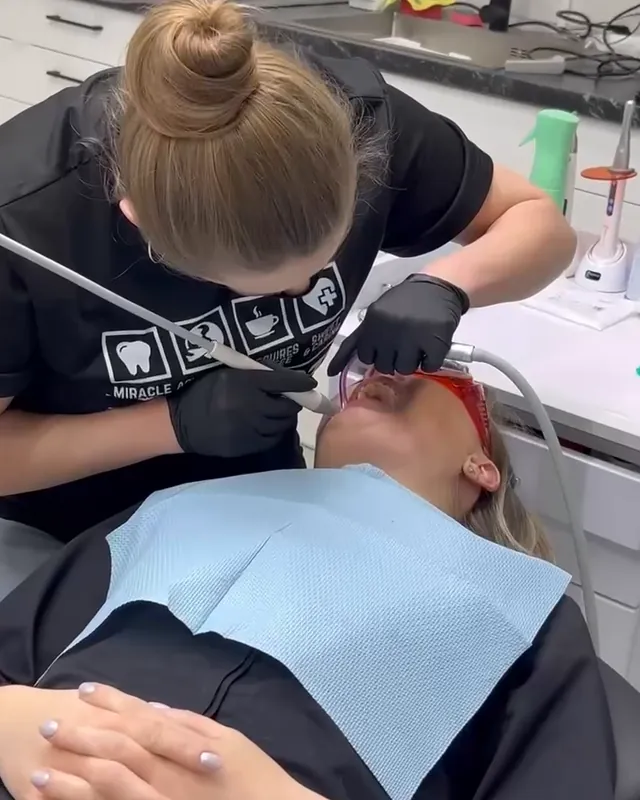 Лікування каналів під кофердамом